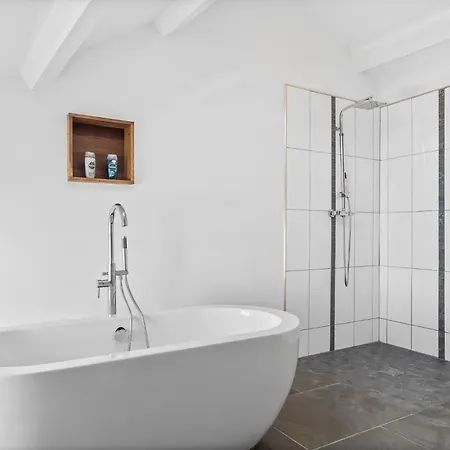 14 Fountain House Pass The Keys